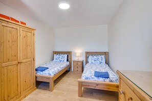 Fer et planche à repasser, lit de bébé portatif, accès au Wi-Fi (inclus)
