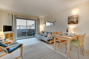 TV - 1 Bed in Mumbles (oc-hh1110) (Newton)