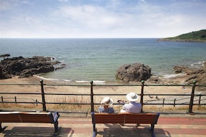 Beach - 1 Bed in Mumbles (oc-hh1110) (Newton)