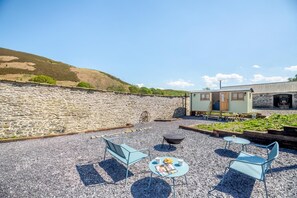 Outdoor dining - 1 Bed in Llannefydd (oc-p32089) (Llannefydd)