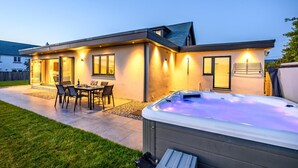 A modern house with a patio, a hot tub, and a dining area. - 4 Bed in St. Merryn (oc-f31095) (Saint Merryn)