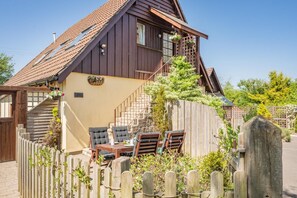 Outdoor dining - 2 Bed in Shipham (oc-s31934) (Shipham)