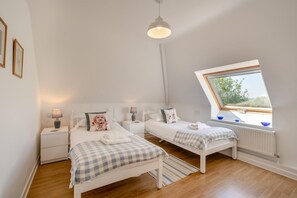 Travel cot, free WiFi, bed sheets - 2 Bed in Shipham (oc-s31934) (Shipham)