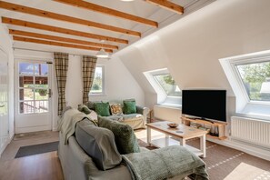 TV - 2 Bed in Shipham (oc-s31934) (Shipham)