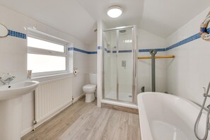 Hair dryer, towels - 3 Bed in Mumbles (oc-hh639) (The Mumbles)