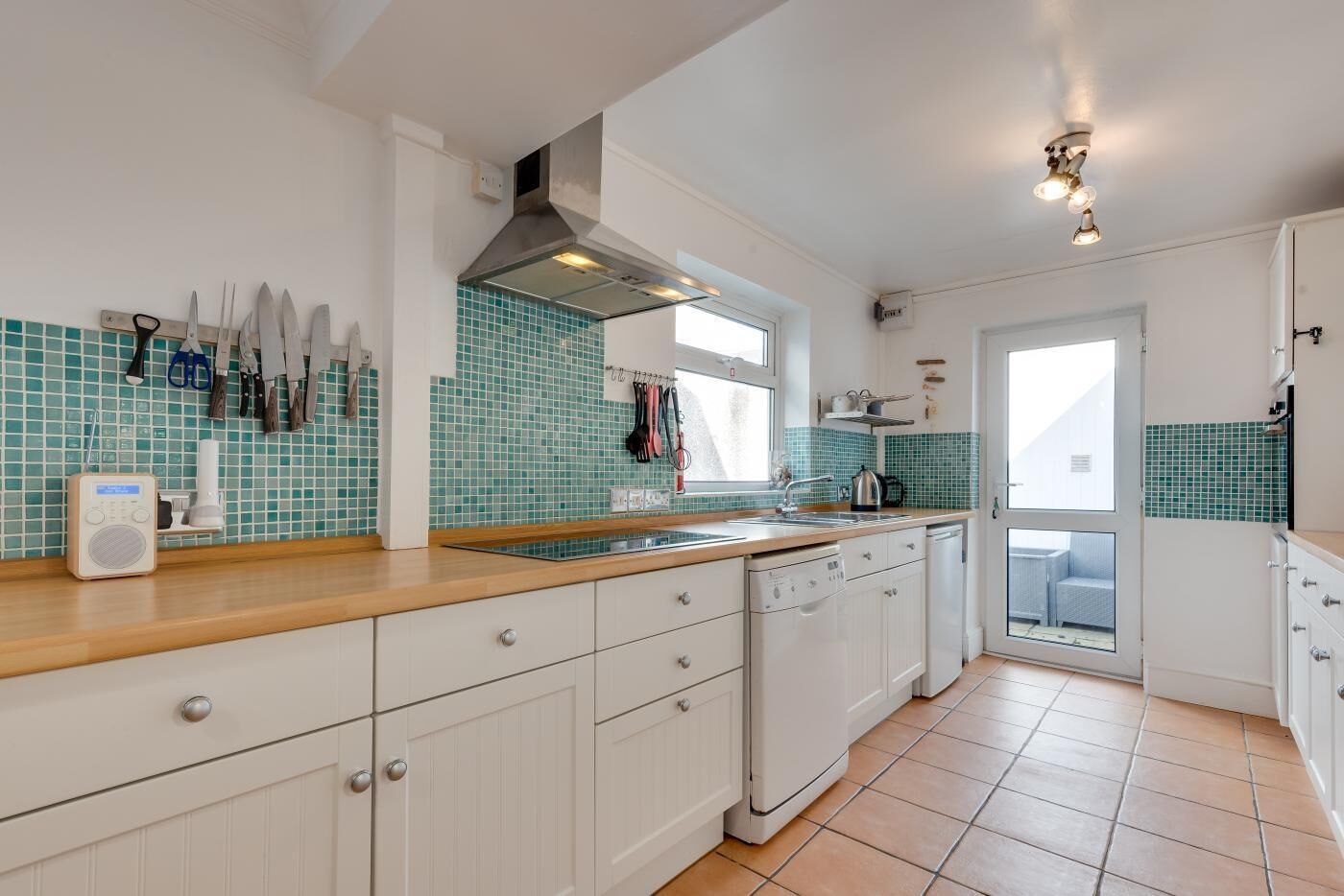 Microwave, oven, dishwasher, cookware/dishes/utensils