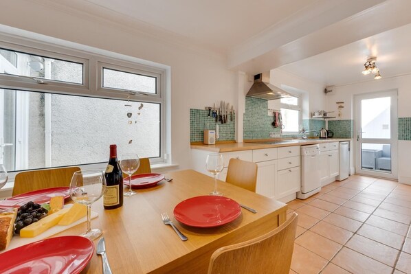 Dining - 3 Bed in Mumbles (oc-hh639) (The Mumbles)