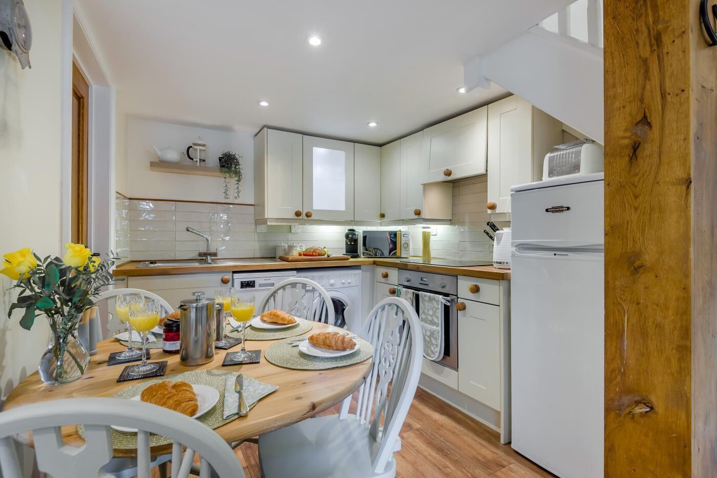 Mikrowelle, Ofen, Geschirrspüler, Kochgeschirr/Geschirr/Besteck