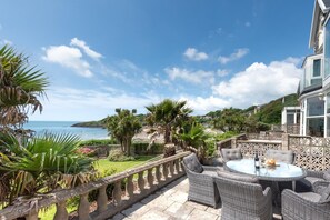 Outdoor dining - 2 Bed in Langland (oc-hh193) (Newton)
