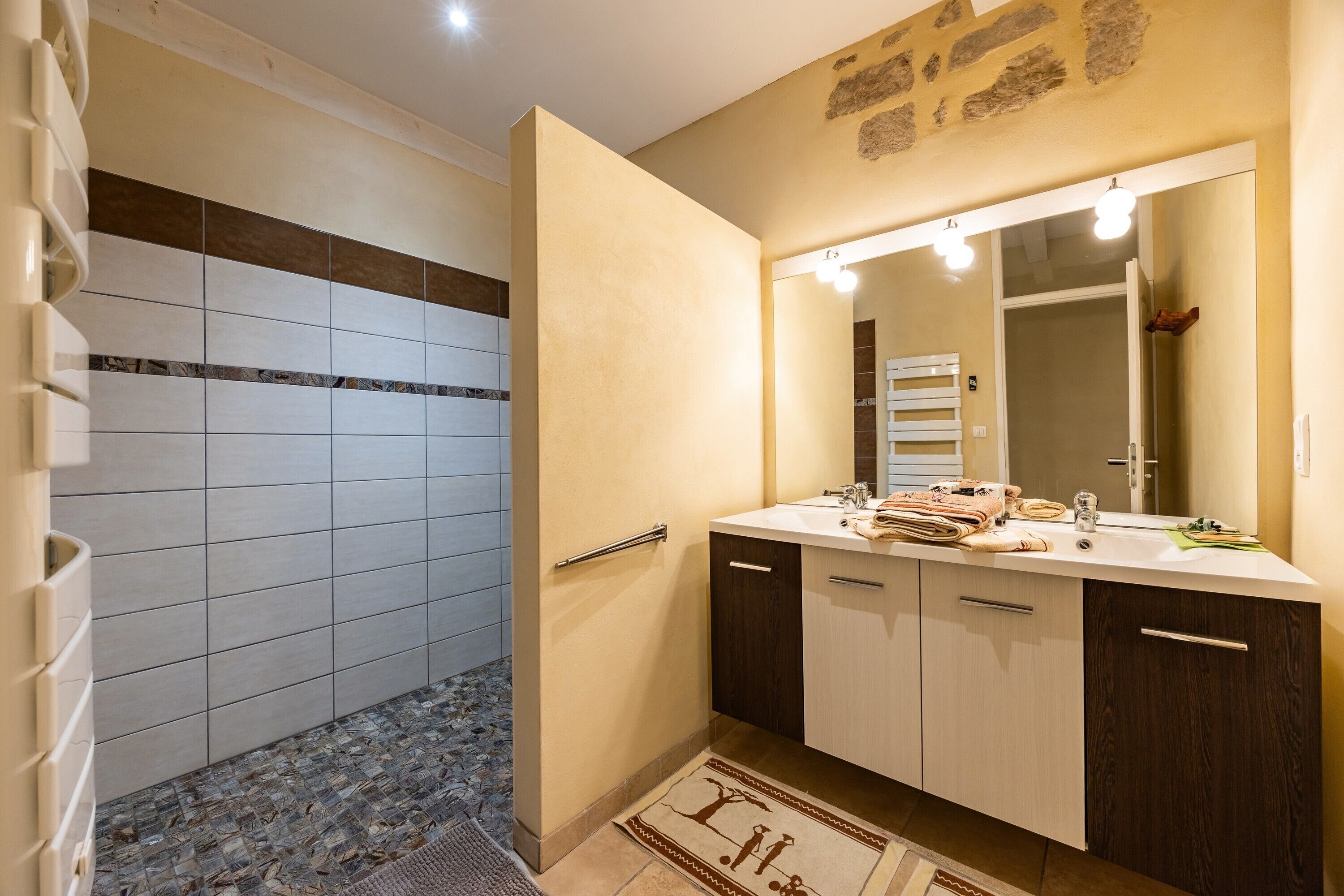 Doccia, asciugacapelli, asciugamani