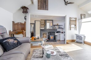 Televisión y chimenea 