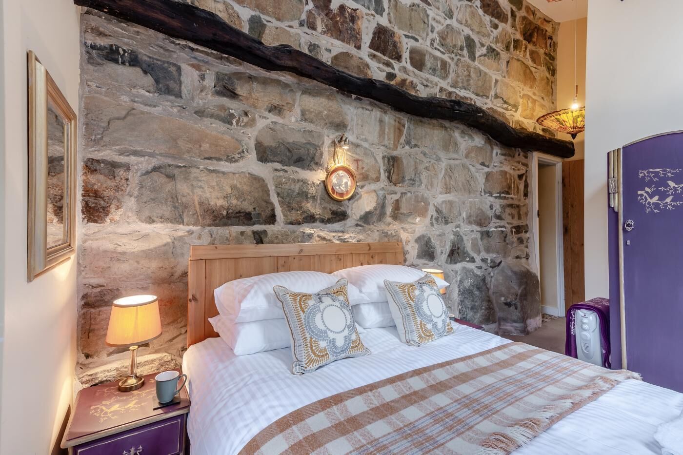 Travel cot, free WiFi, bed sheets