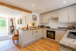Microwave, oven, dishwasher, high chair - 2 Bed in Caldbeck (oc-a32049) (Caldbeck)