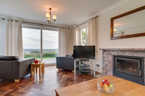 TV - 3 Bed in Nicholaston (oc-hh676) (Penmaen)