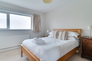 3 bedrooms, iron/ironing board, free WiFi, bed sheets - 3 Bed in Nicholaston (oc-hh676) (Penmaen)