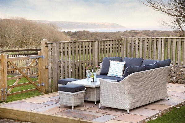 Terrace/patio - 3 Bed in Overton (oc-hh2103) (Port Eynon)