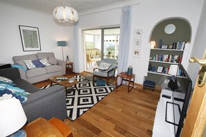 TV - 3 Bed in Overton (oc-hh2103) (Port Eynon)