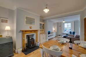 Dining - 2 Bed in Mumbles (oc-hh1201) (The Mumbles)