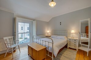 2 chambres, fer et planche à repasser, accès au Wi-Fi (inclus)