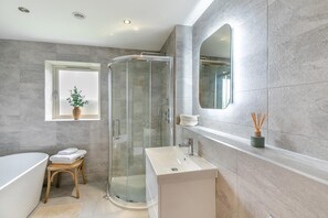 Towels - 4 Bed in Holmfirth (oc-s31134) (Holmfirth)