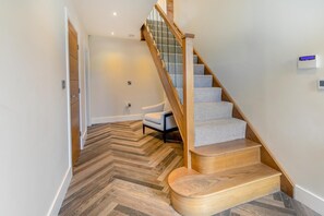 Interior - 4 Bed in Holmfirth (oc-s31134) (Holmfirth)