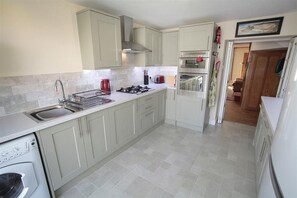 Private kitchen - 2 Bed in Mumbles (oc-hh120) (The Mumbles)