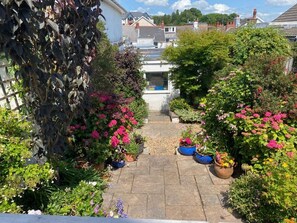 Property grounds - 2 Bed in Mumbles (oc-hh120) (The Mumbles)