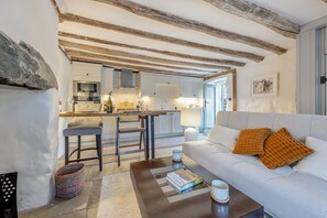 TV, fireplace - 1 Bed in Harlech (oc-t32043) (Harlech)