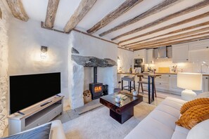 TV, fireplace - 1 Bed in Harlech (oc-t32043) (Harlech)