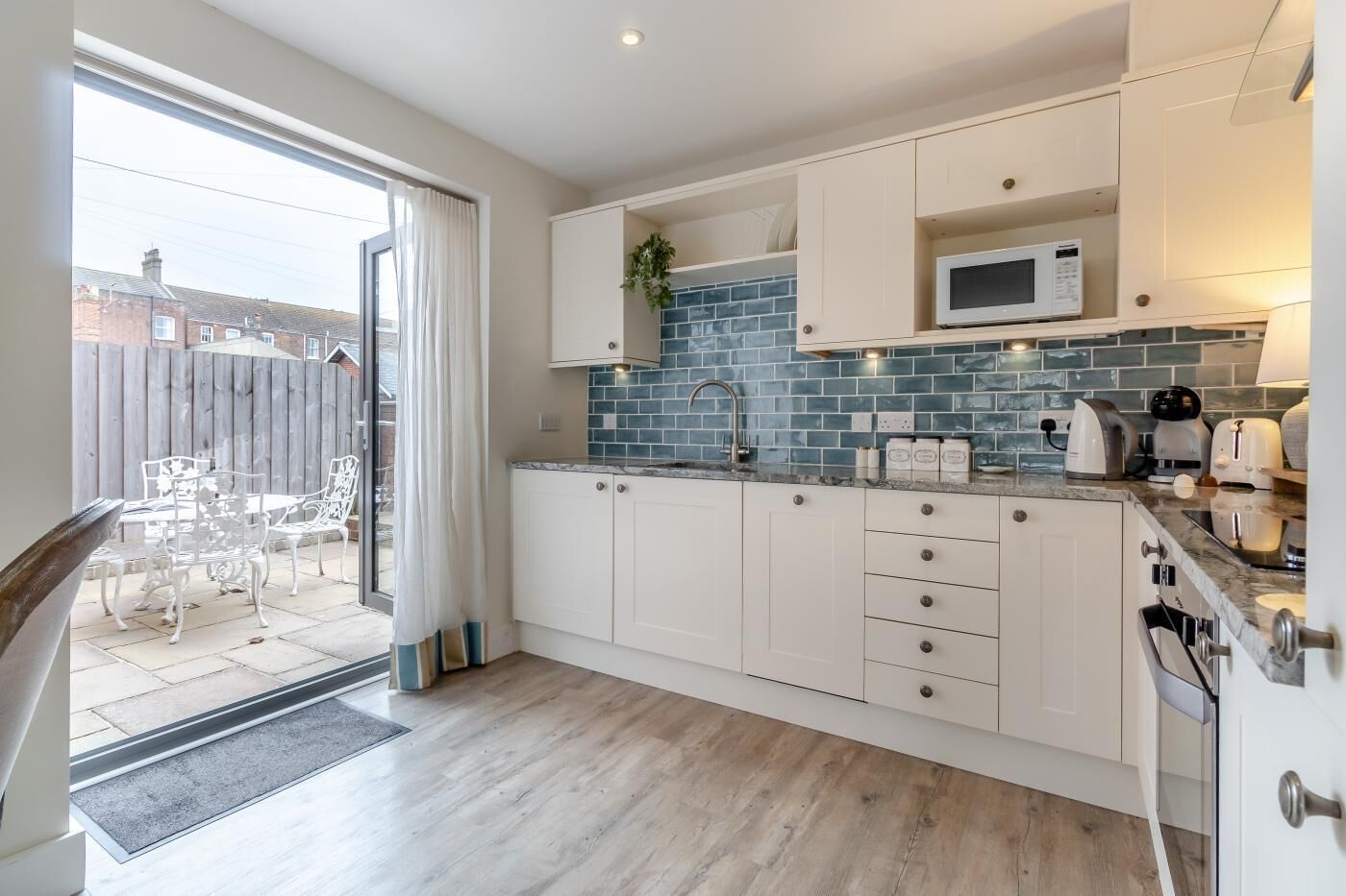 Microwave, oven, dishwasher, cookware/dishes/utensils