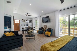 1 bedroom, desk, WiFi, bed sheets