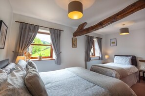 مكواة/لوح كي وملاءات أسرّة