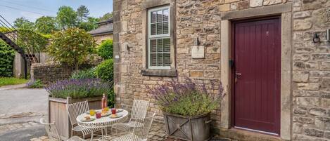 تناول الطعام بالخارج