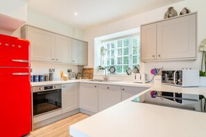 Microwave, oven, dishwasher, high chair - 2 Bed in West Bradford (oc-c32101) (West Bradford)