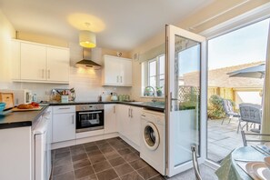 Oven, dishwasher, high chair, cookware/dishes/utensils - 2 Bed in Broad Haven (oc-b32072) (Broad Haven)