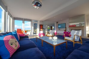 TV, fireplace - 4 Bed in Blakeney (oc-2070) (Blakeney)