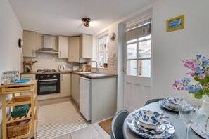 Microwave, oven, dishwasher, cookware/dishes/utensils