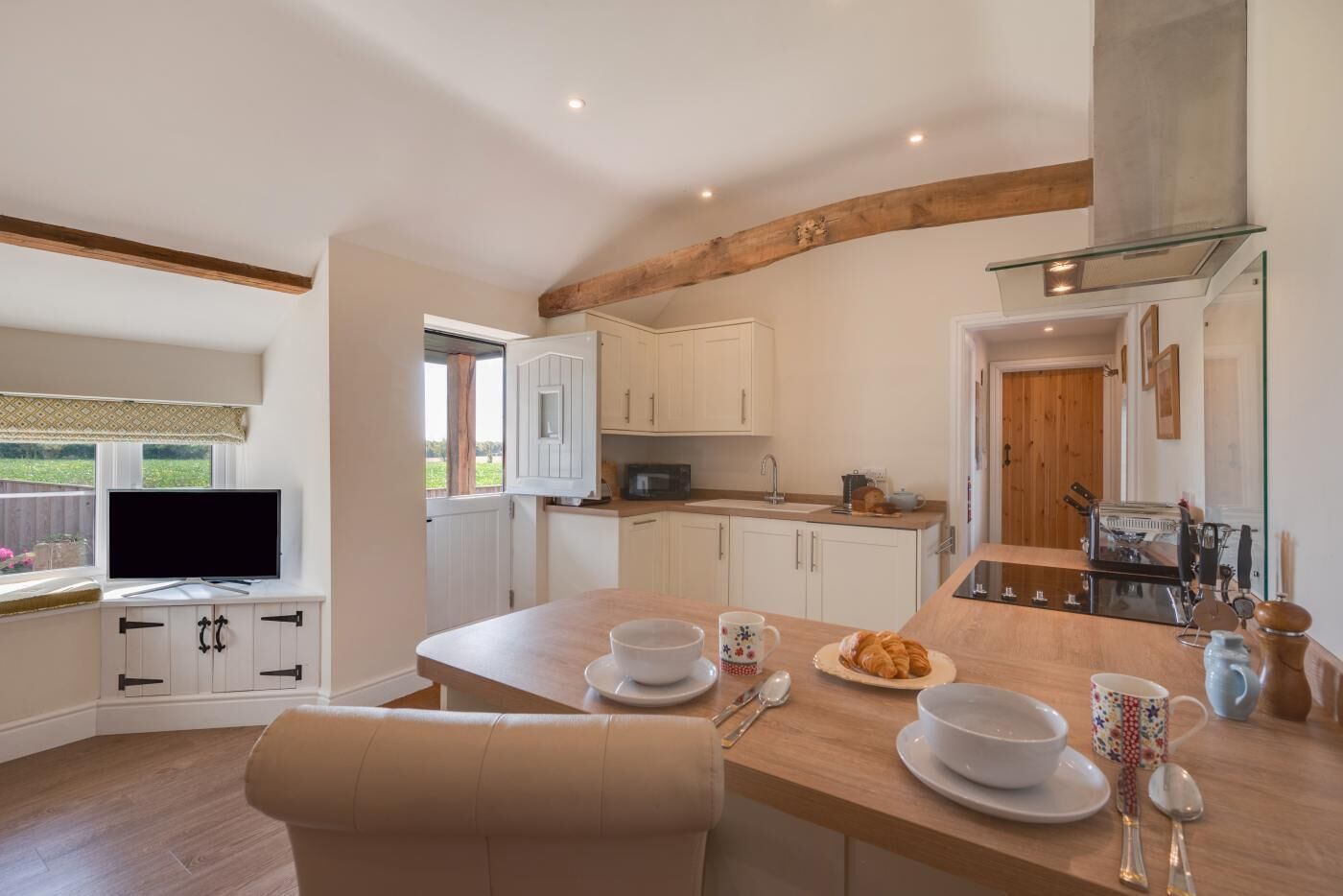 Microwave, oven, dishwasher, cookware/dishes/utensils