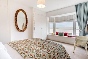 Iron/ironing board, free WiFi, bed sheets - 3 Bed in Felixstowe (oc-h32096) (The Ferry)