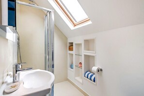 Towels - 3 Bed in Felixstowe (oc-h32096) (The Ferry)