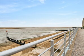 Beach - 3 Bed in Felixstowe (oc-h32096) (The Ferry)