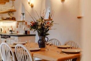 Dining - 2 Bed in Kilmington (oc-c32220) (Kilmington)