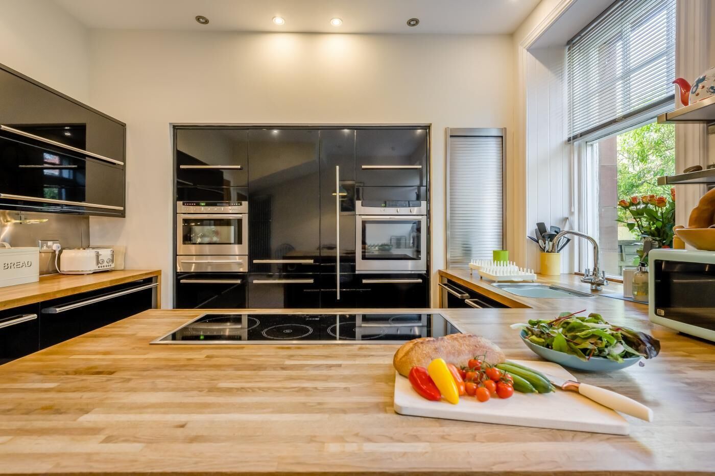 Four, lave-vaisselle, chaise haute