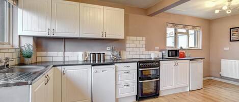 Mikrowelle, Ofen, Geschirrspüler, Hochstuhl