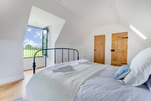 Iron/ironing board, travel crib, free WiFi, bed sheets
