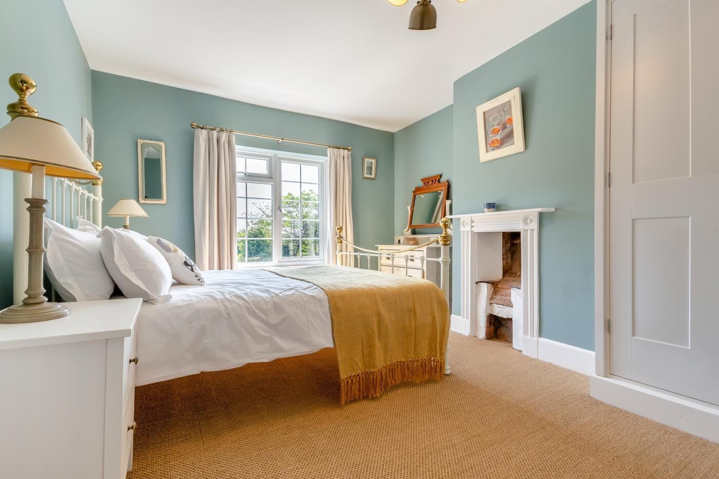 Travel cot, free WiFi, bed sheets