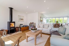 TV, fireplace - 2 Bed in Sudbourne (oc-lodfb) (Sudbourne)