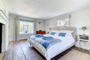4 bedrooms, iron/ironing board, travel crib, free WiFi