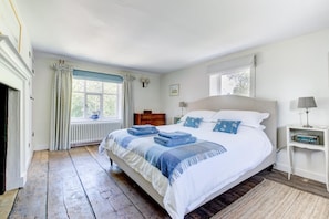 4 habitaciones, tabla de planchar con plancha y cuna de viaje