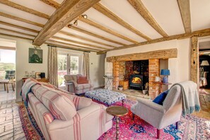 TV, fireplace - 4 Bed in Walpole (oc-brof) (Walpole)